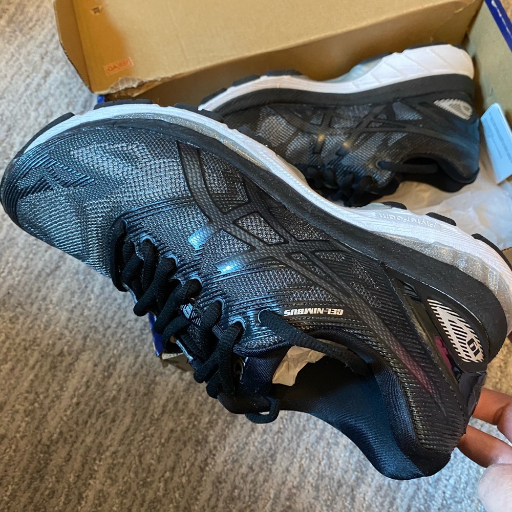 Brand new ASIC gel Nimbus 19.